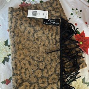 NWT Cheetah print acrylic scarf made in Italy.